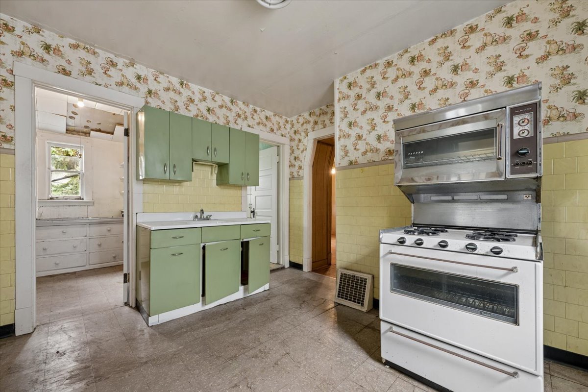 3925 N Troy Street Property Photo 15