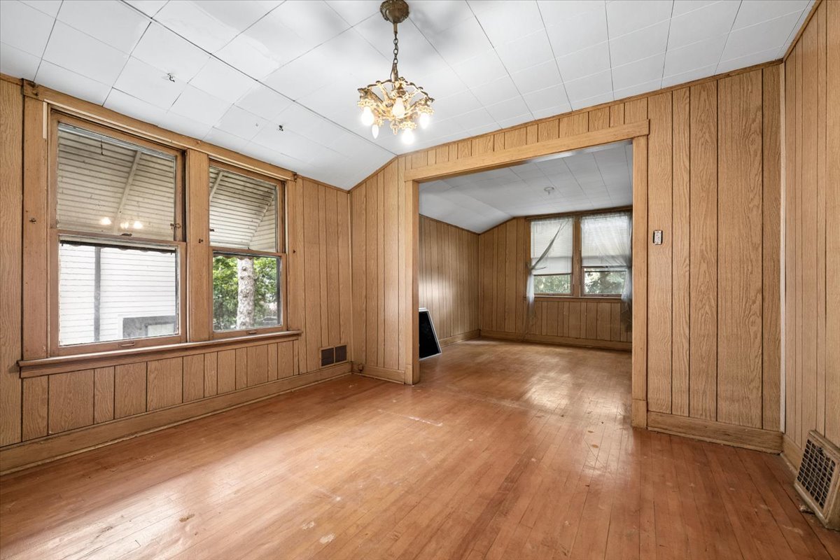 3925 N Troy Street Property Photo 17