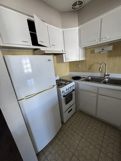 5348 N Cumberland Avenue 405 Property Photo 4