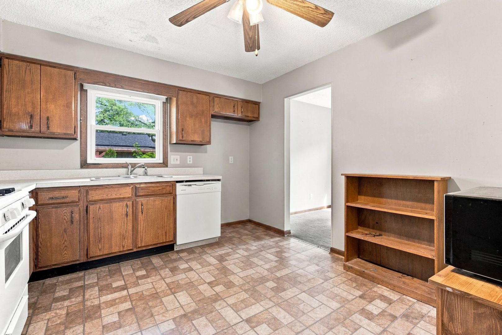 1120 Joel Avenue Property Photo 12