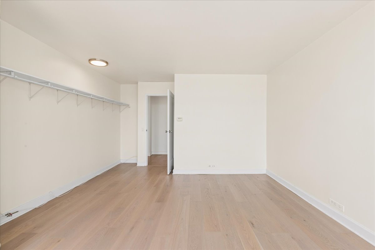 5445 N Sheridan Road 3211 Property Photo 11