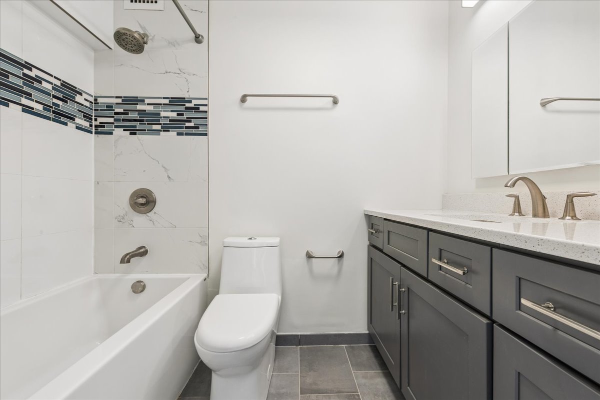 5445 N Sheridan Road 3211 Property Photo 12