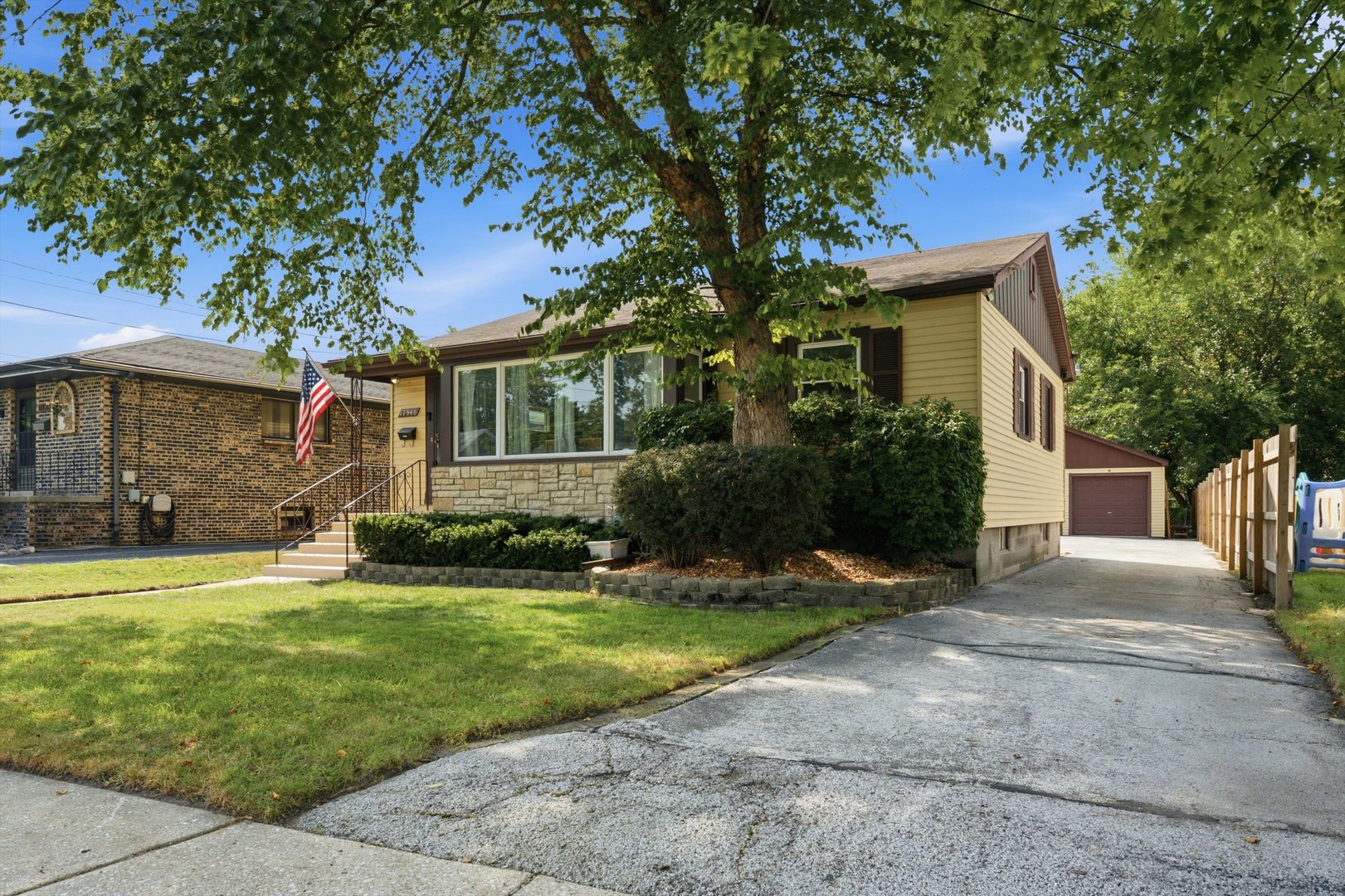 17946 Hickory Street Property Photo 2