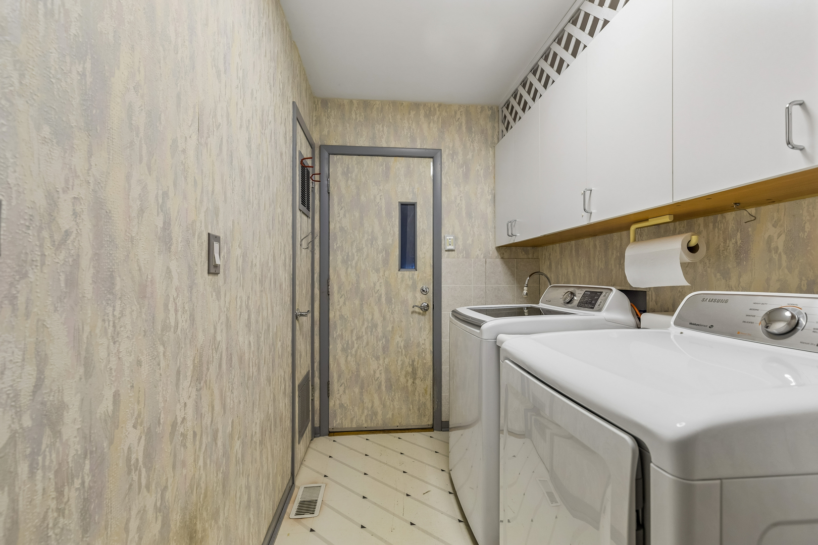 1564 White Trail Property Photo 17