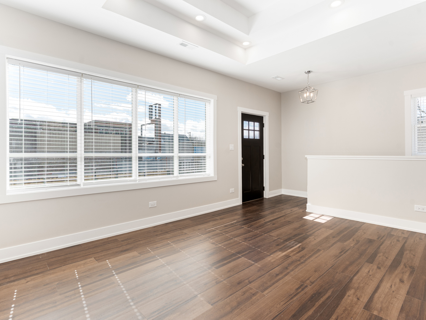 638 W 47th Street Property Photo 4