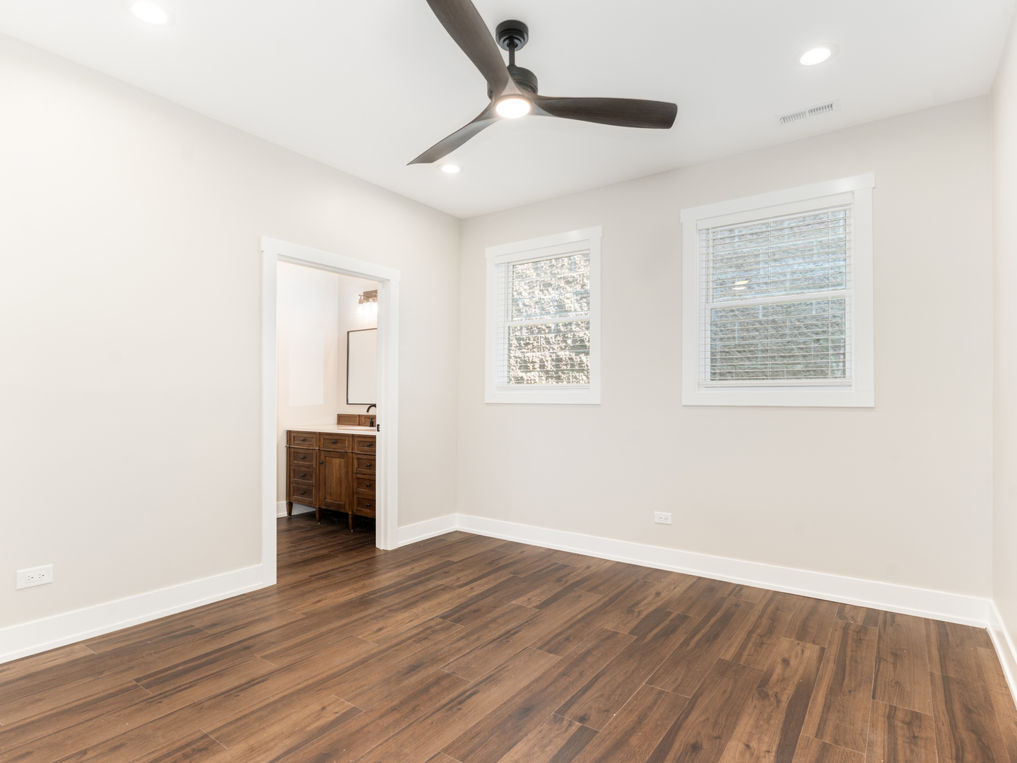 638 W 47th Street Property Photo 10