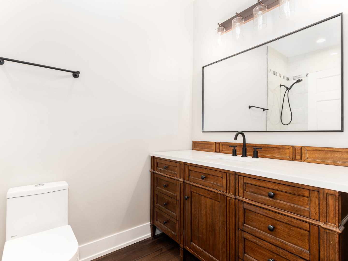 638 W 47th Street Property Photo 11