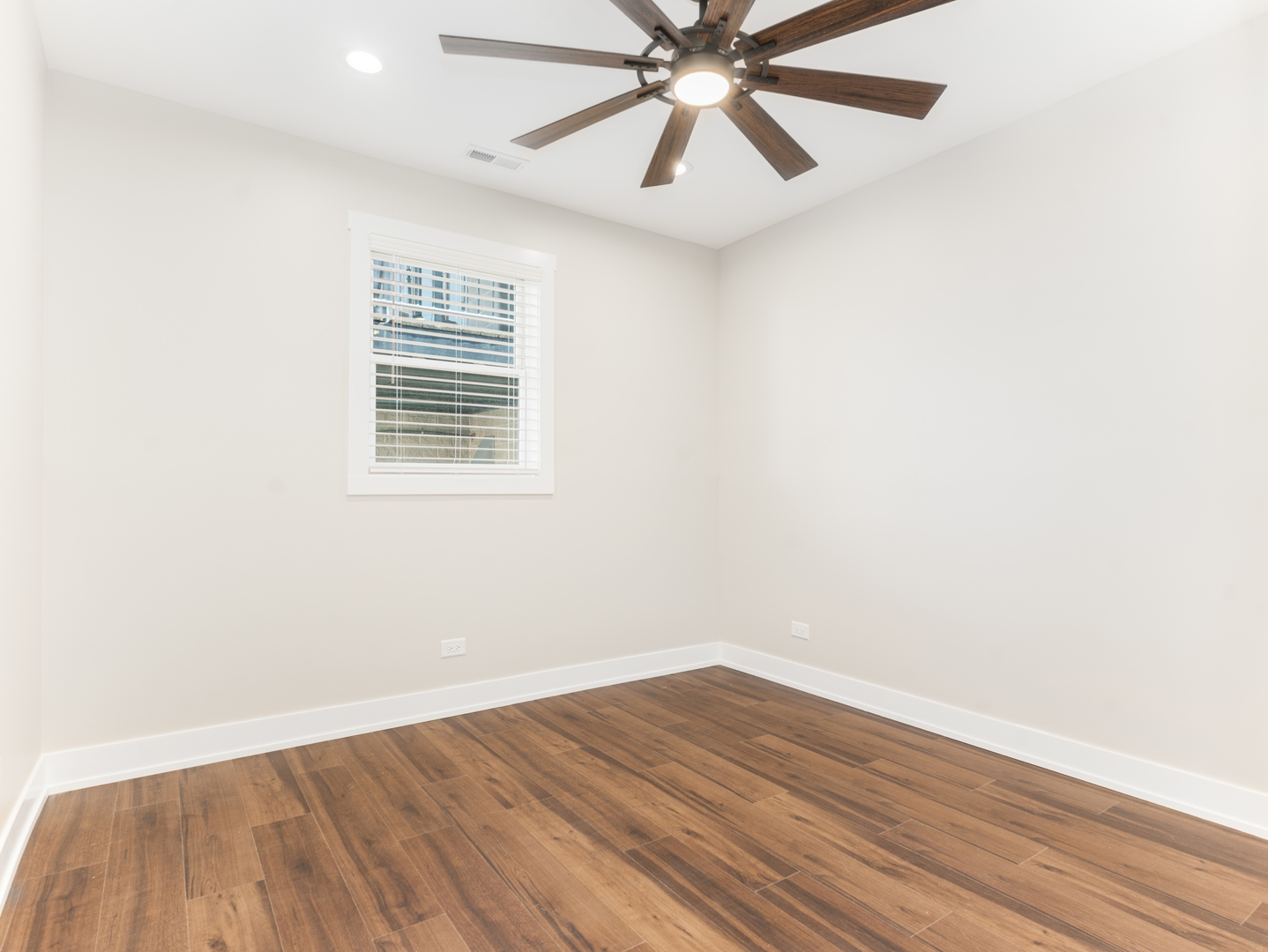 638 W 47th Street Property Photo 13