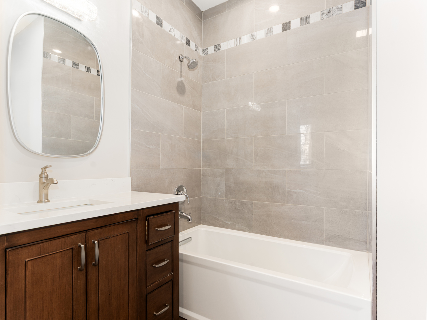 638 W 47th Street Property Photo 14