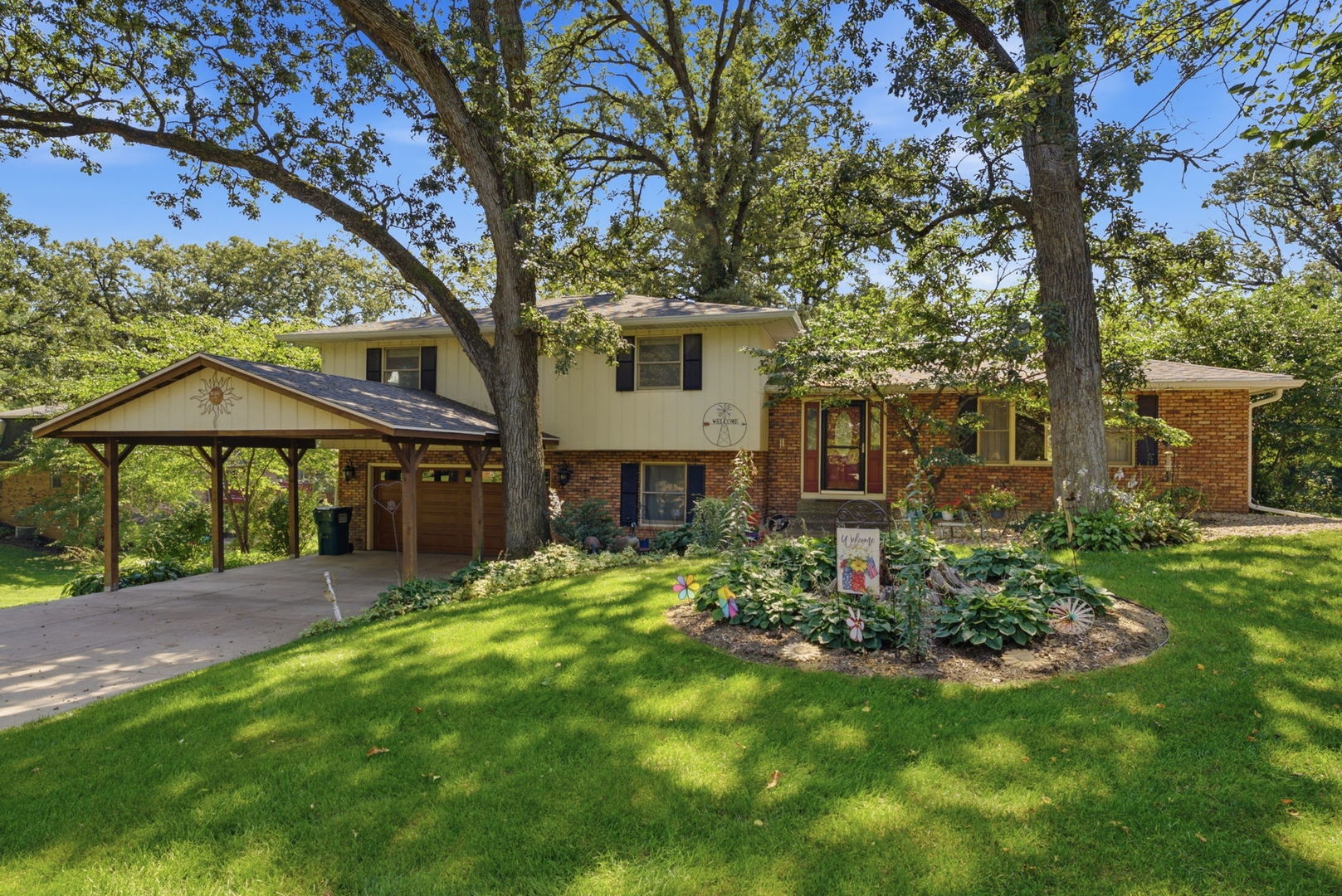 4 Timberlane Drive Property Photo 2