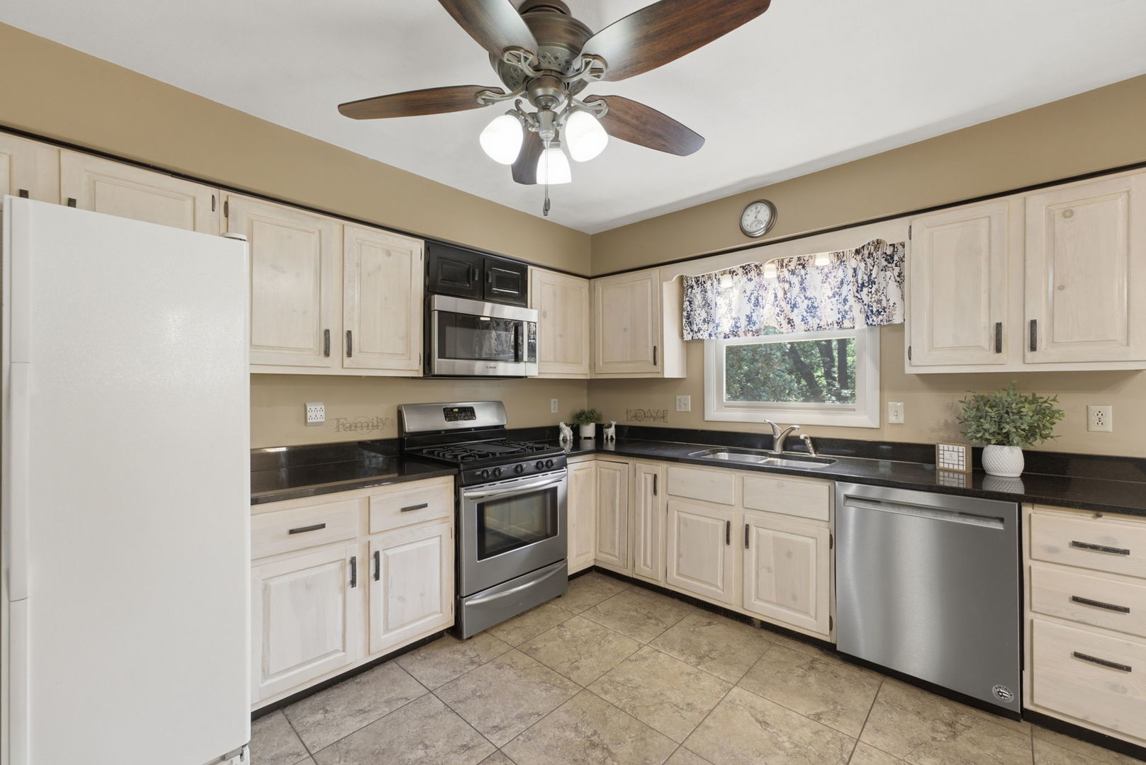 4 Timberlane Drive Property Photo 6