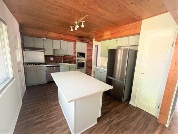 17 S Winston Drive Property Photo 9