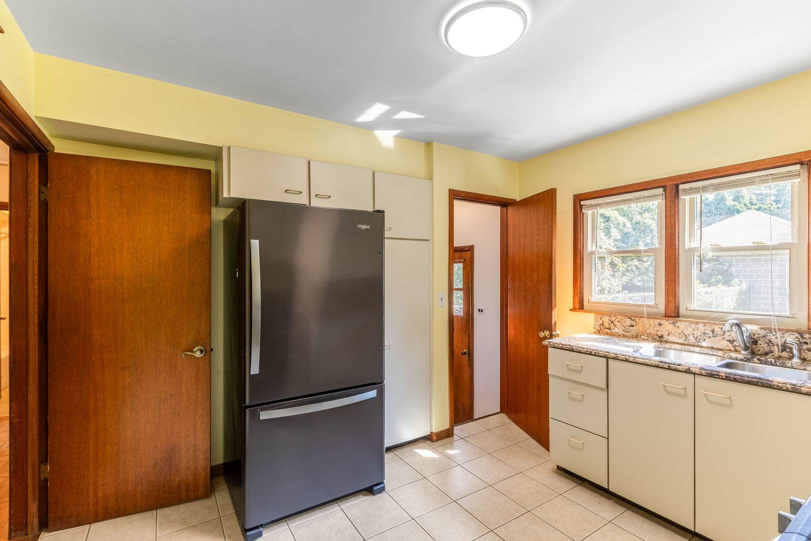 27 Pleasant Avenue Property Photo 6