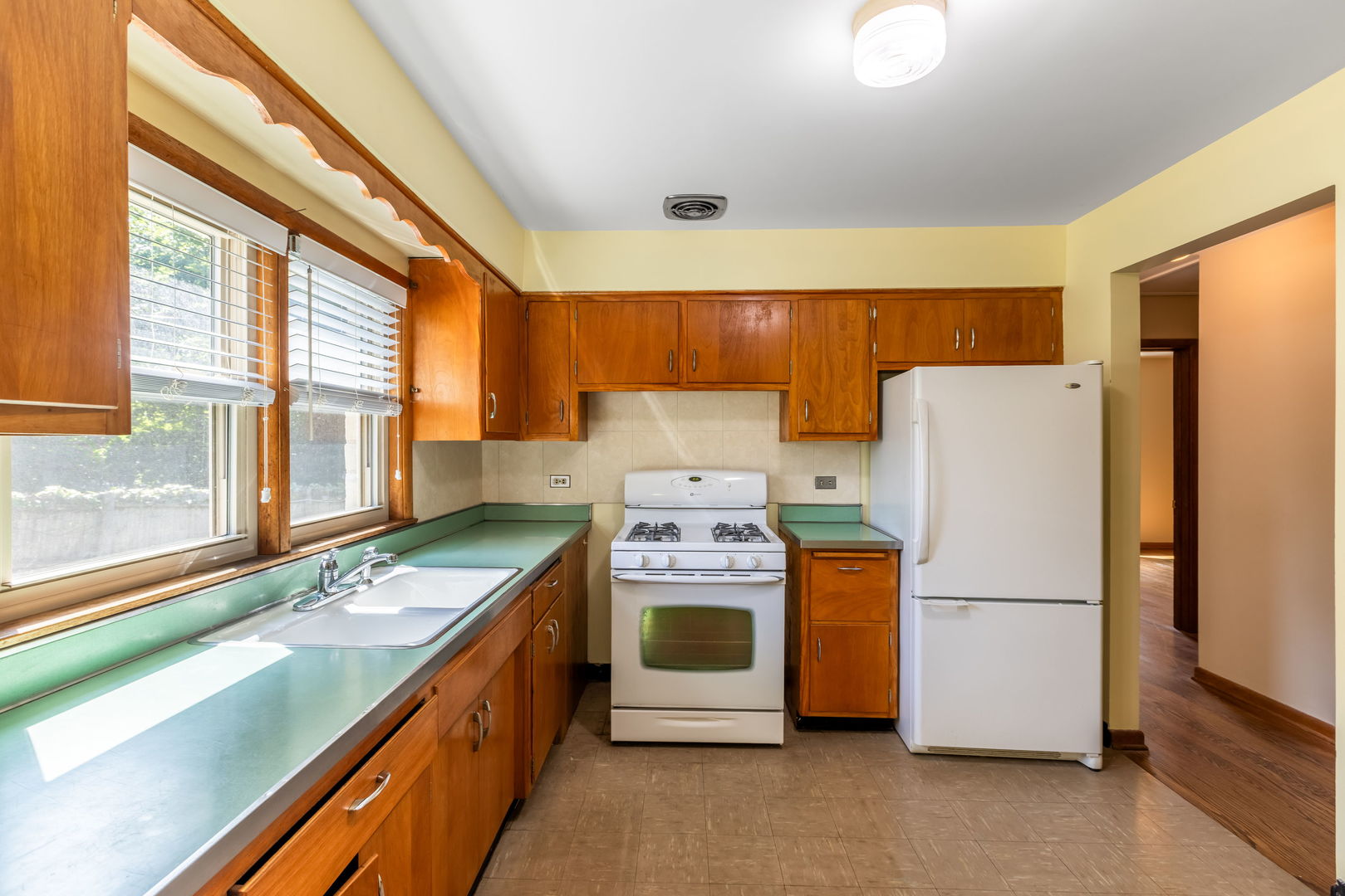 27 Pleasant Avenue Property Photo 14