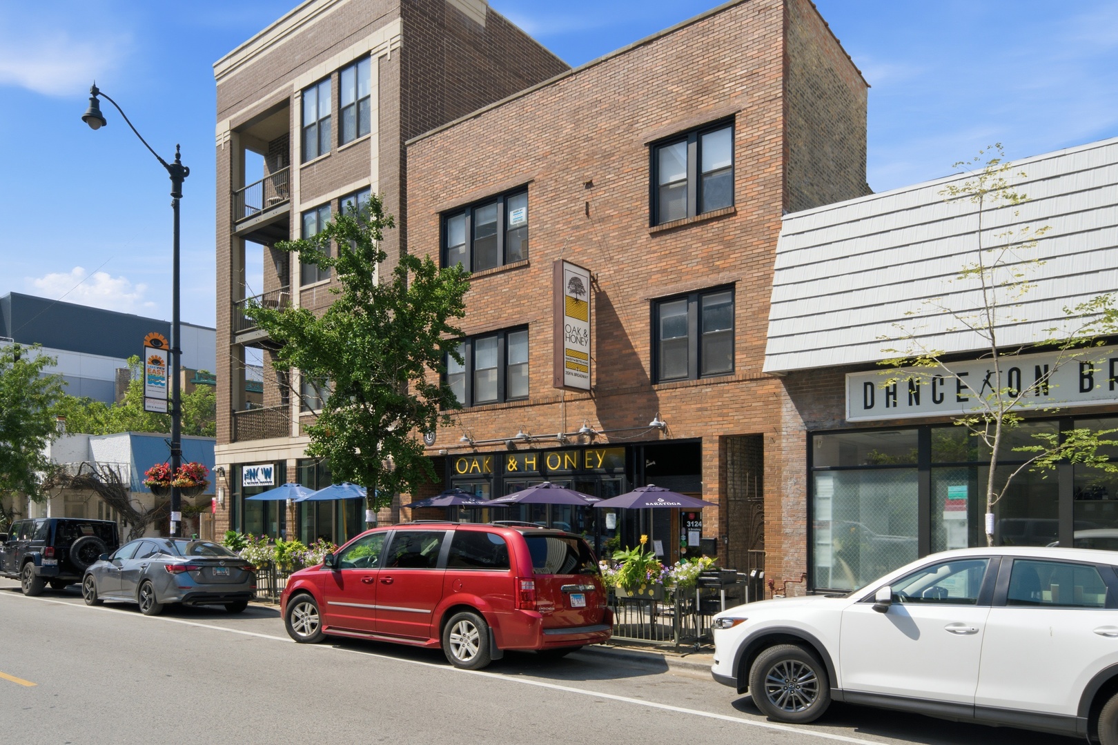 3124 N Broadway Street Property Photo 2