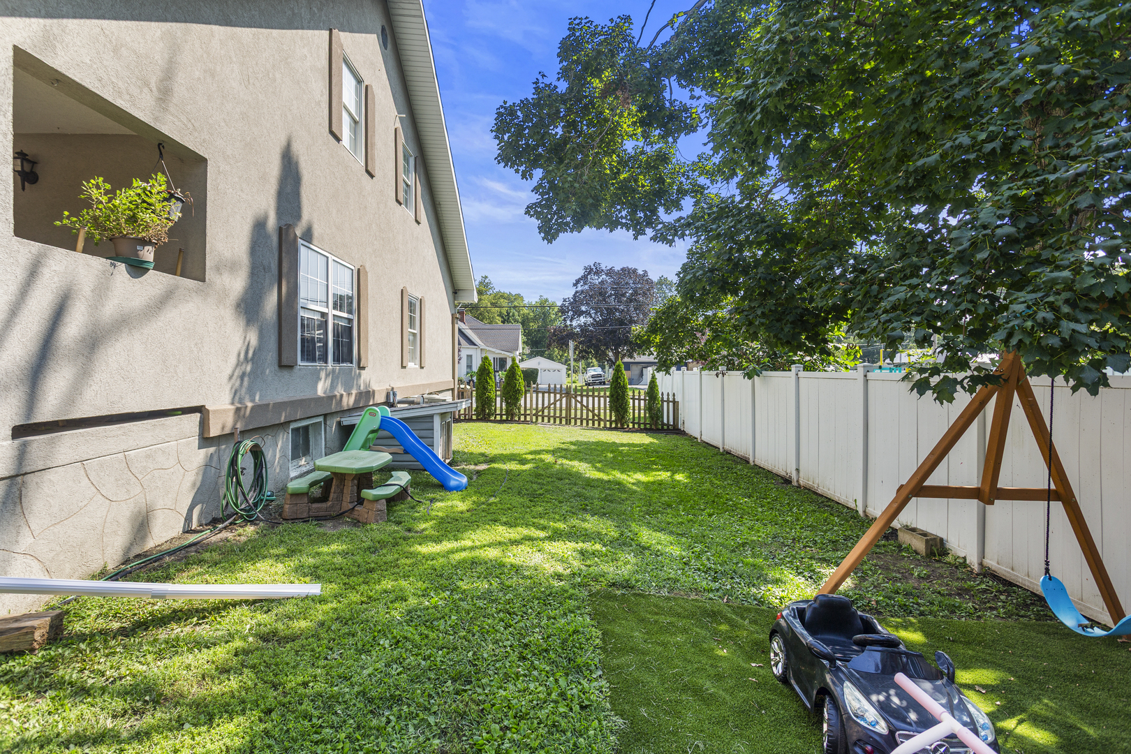 533 N Macon Street Property Photo 8