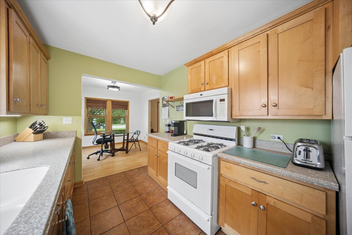 2158 Elmira Avenue Property Photo 5
