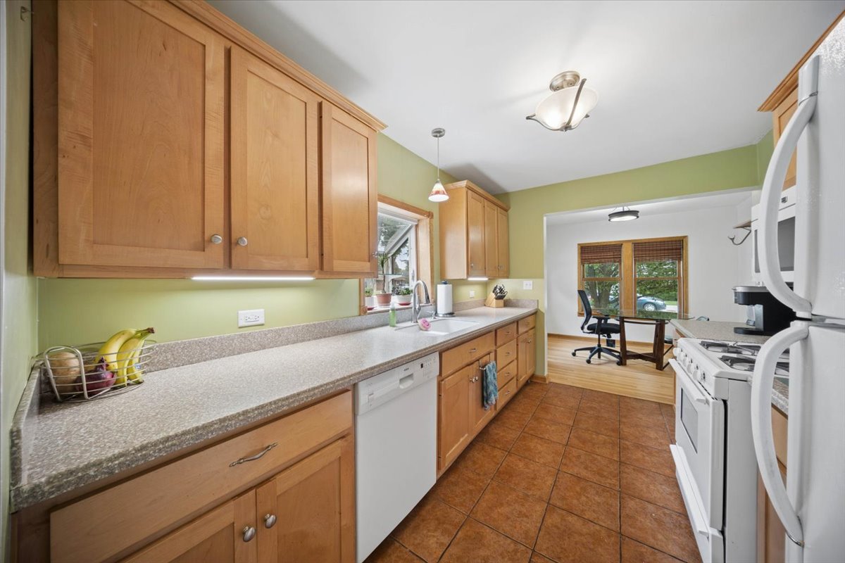 2158 Elmira Avenue Property Photo 6
