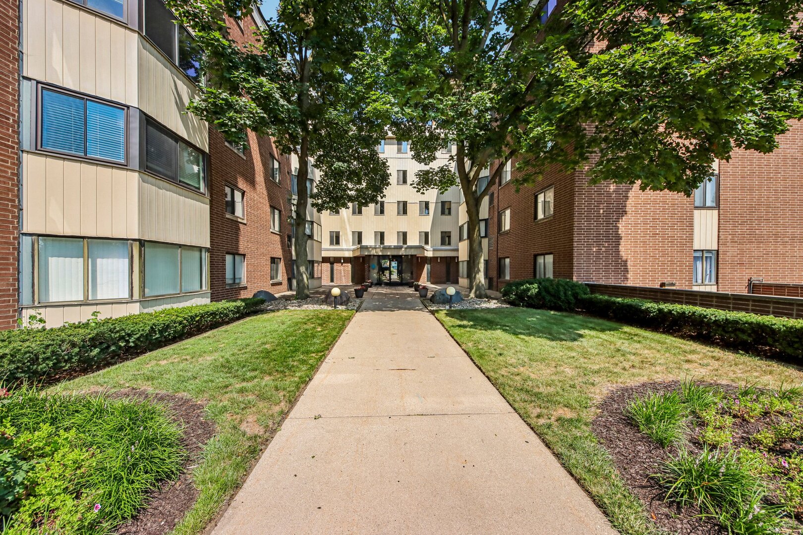 5500 Lincoln Avenue 507w Property Photo 4