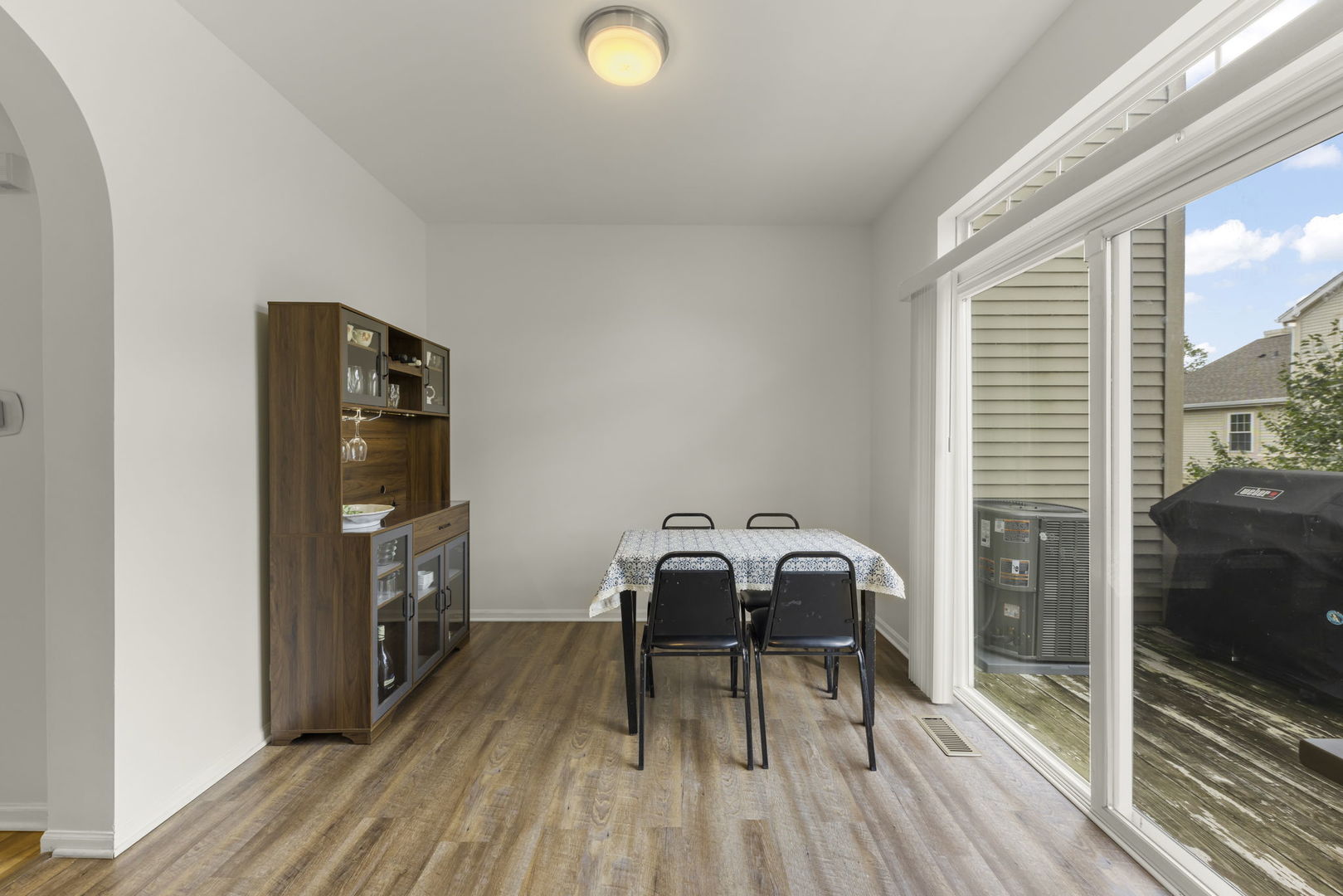 2641 N Greenwood Avenue Property Photo 6