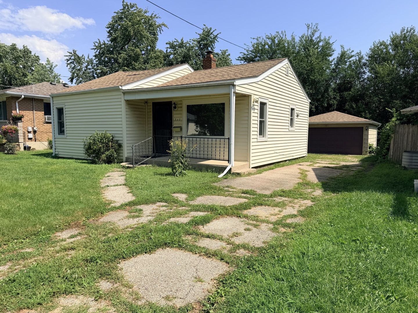 717 N May Street Property Photo 1
