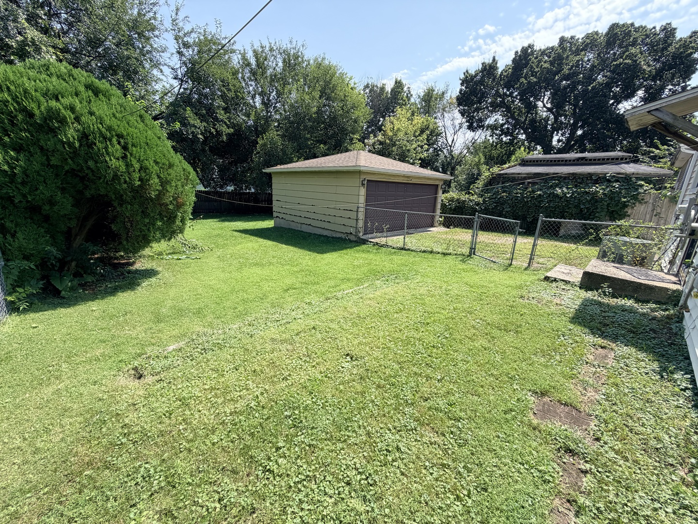717 N May Street Property Photo 2