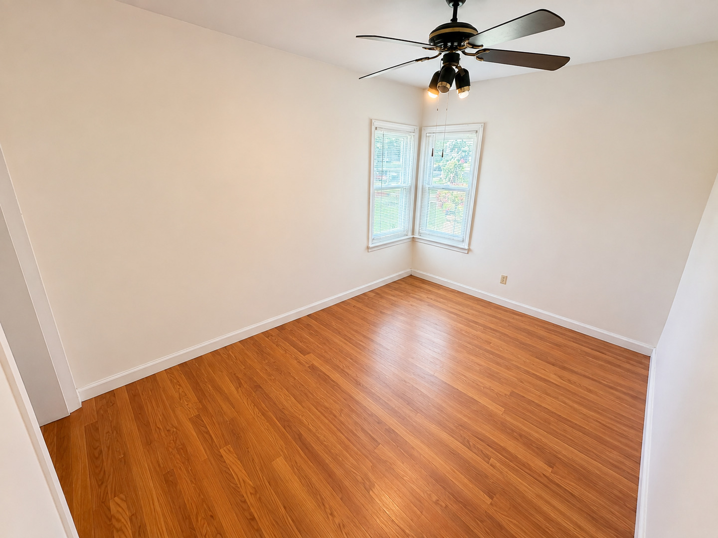 717 N May Street Property Photo 6