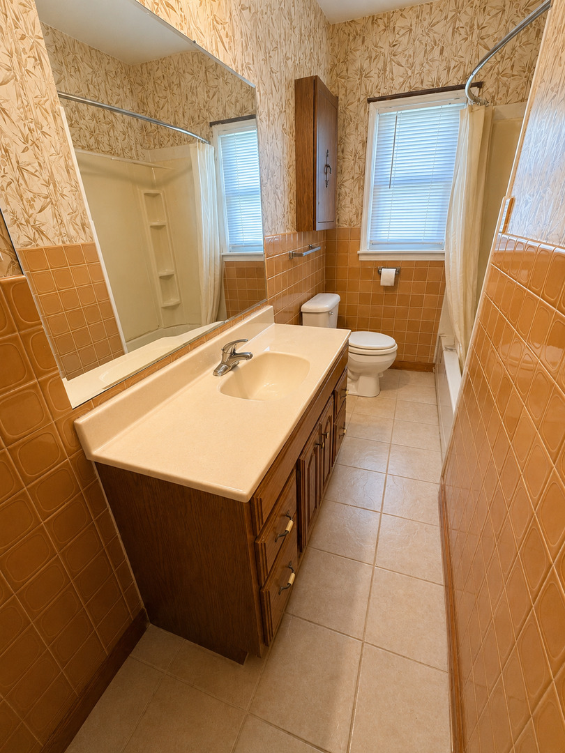 717 N May Street Property Photo 7