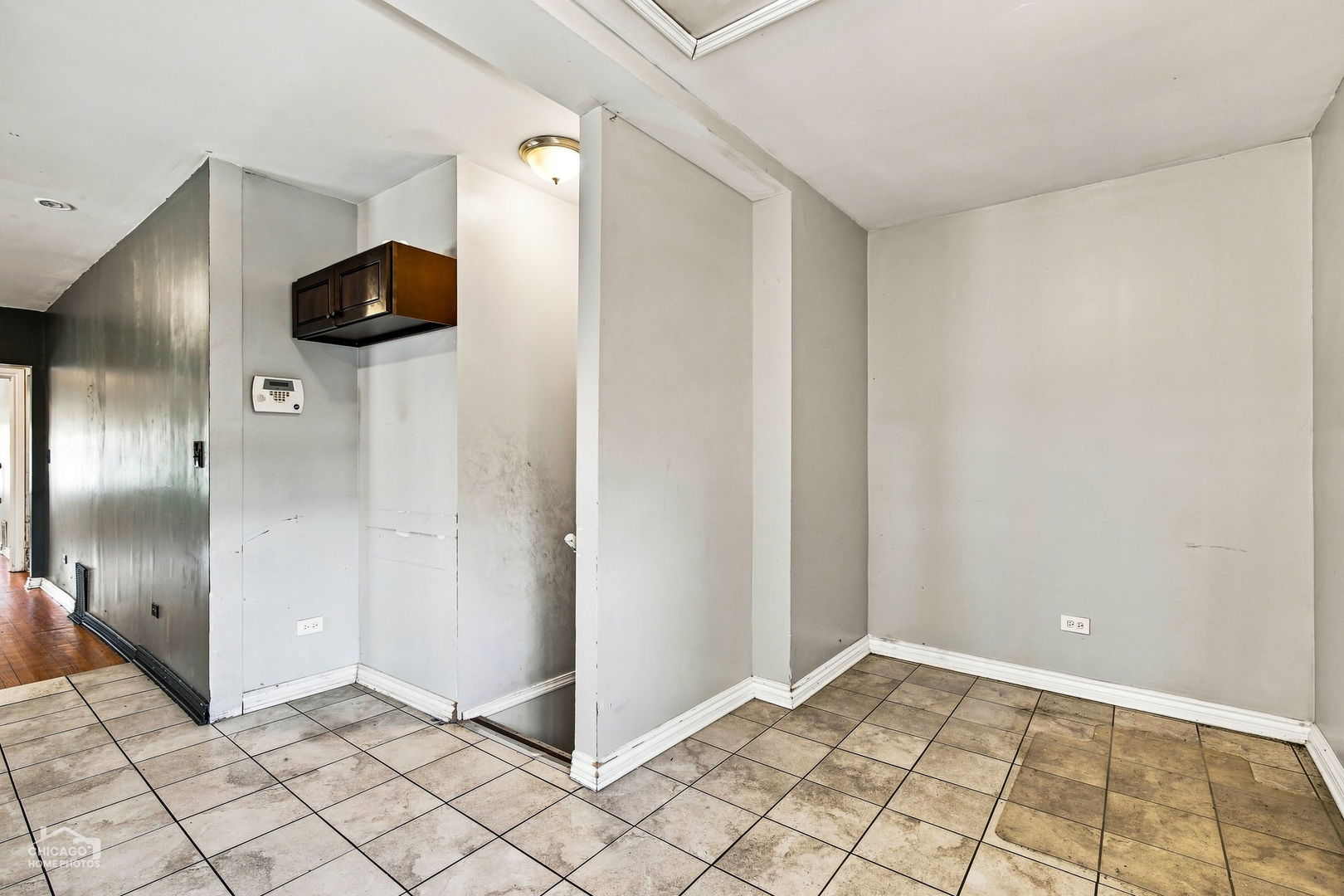 610 E 87th Place Property Photo 6
