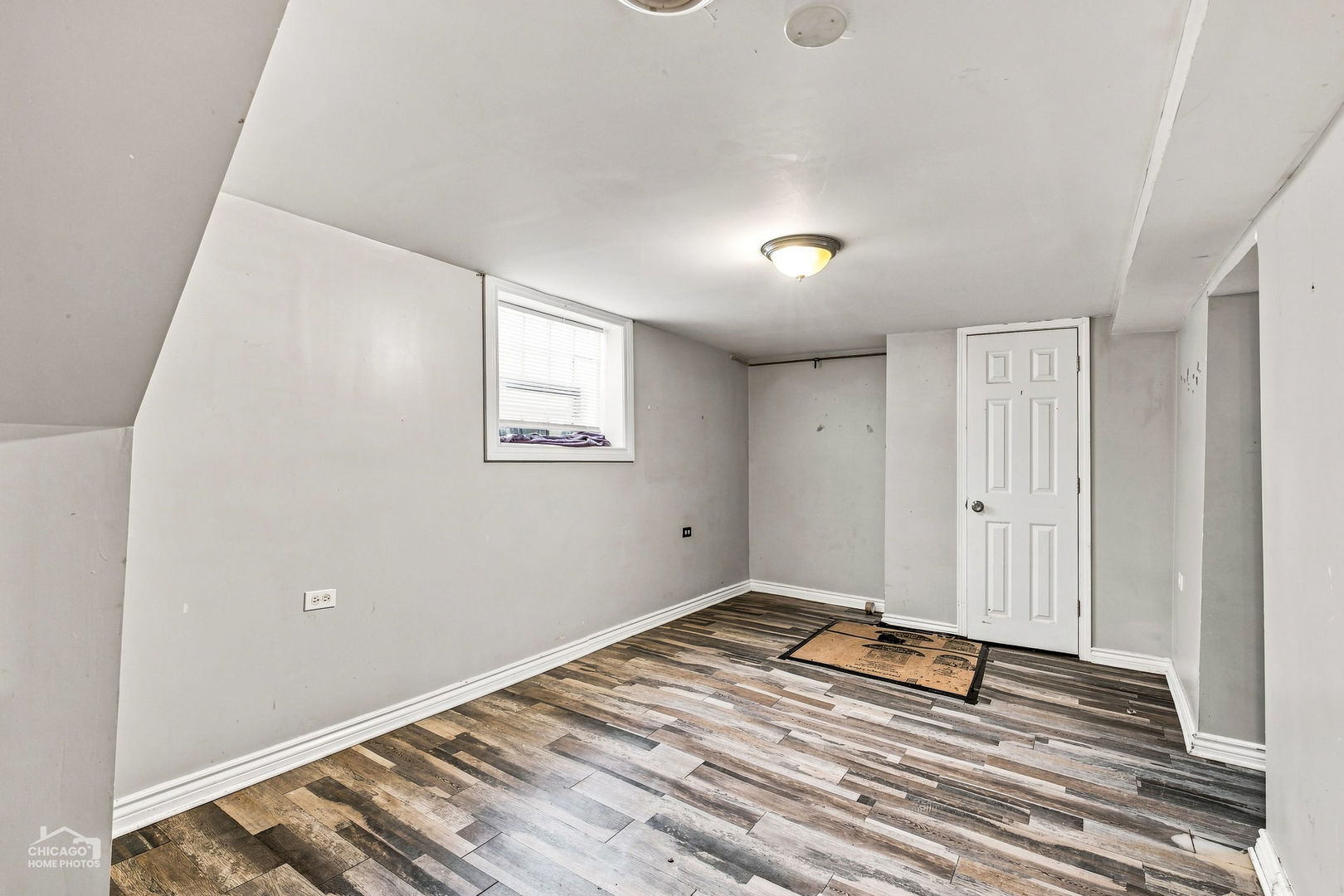 610 E 87th Place Property Photo 10