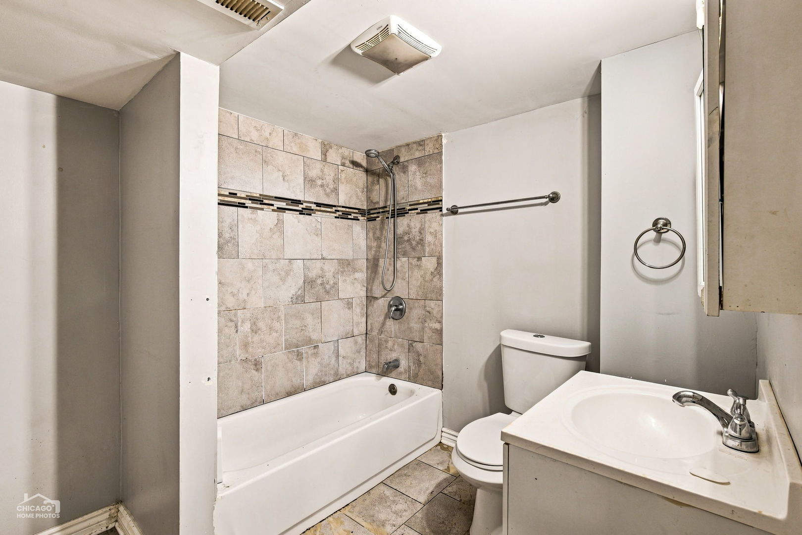 610 E 87th Place Property Photo 12