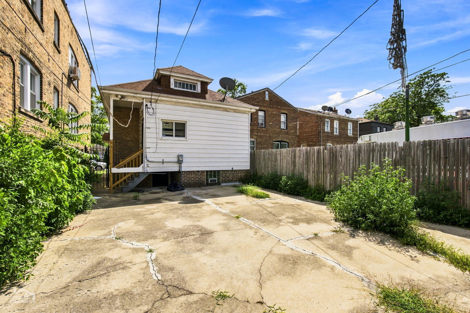 610 E 87th Place Property Photo 14