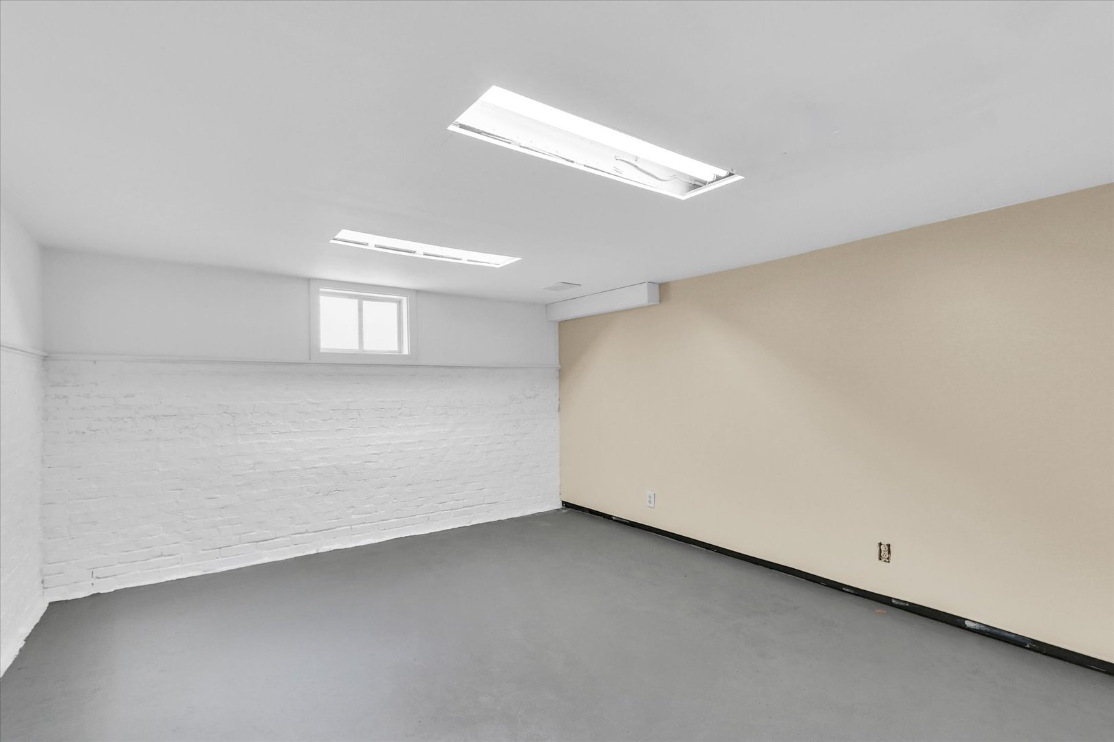 1203 S Race Street Property Photo 30