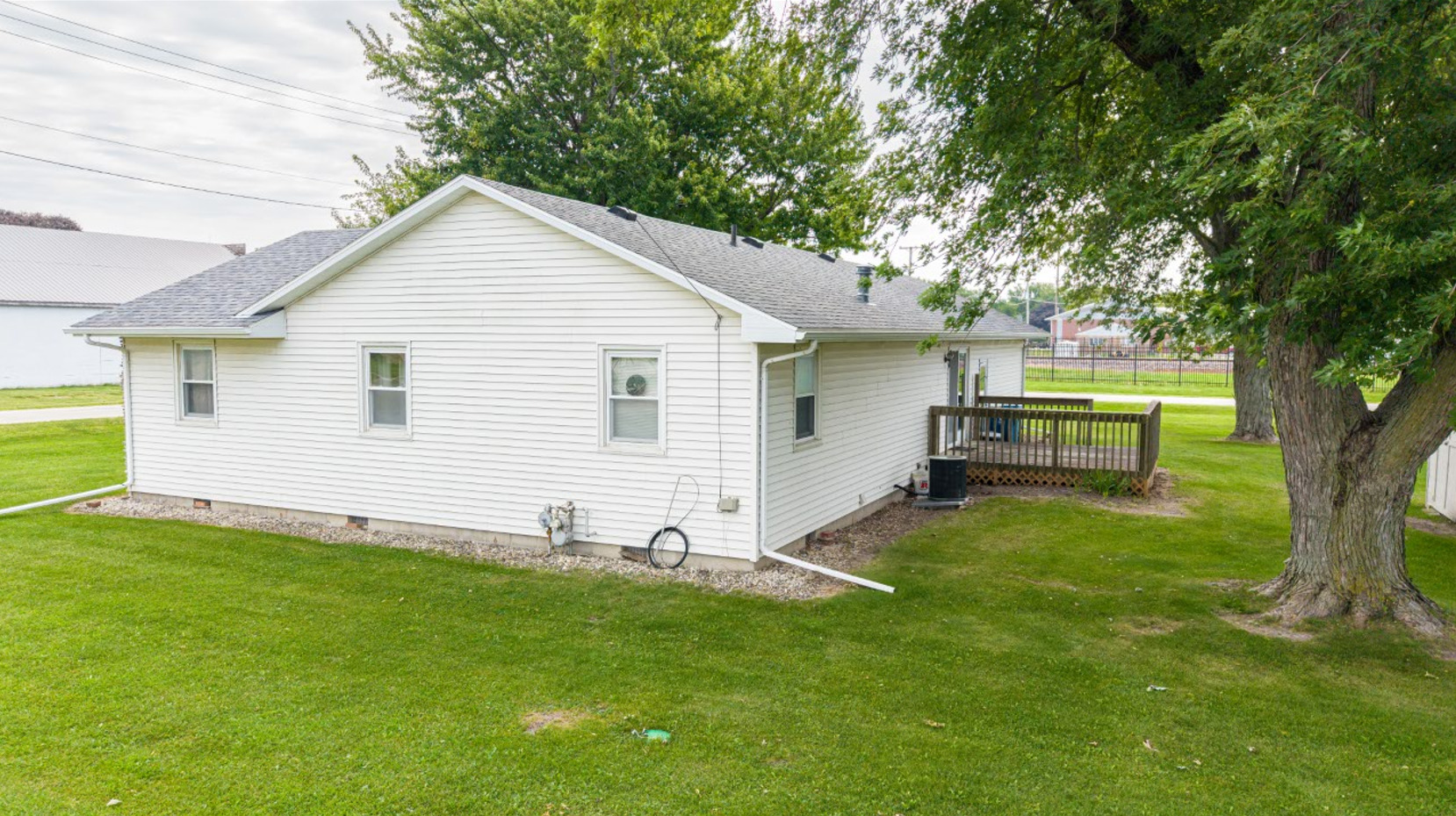 201 W Elk Street Property Photo 4