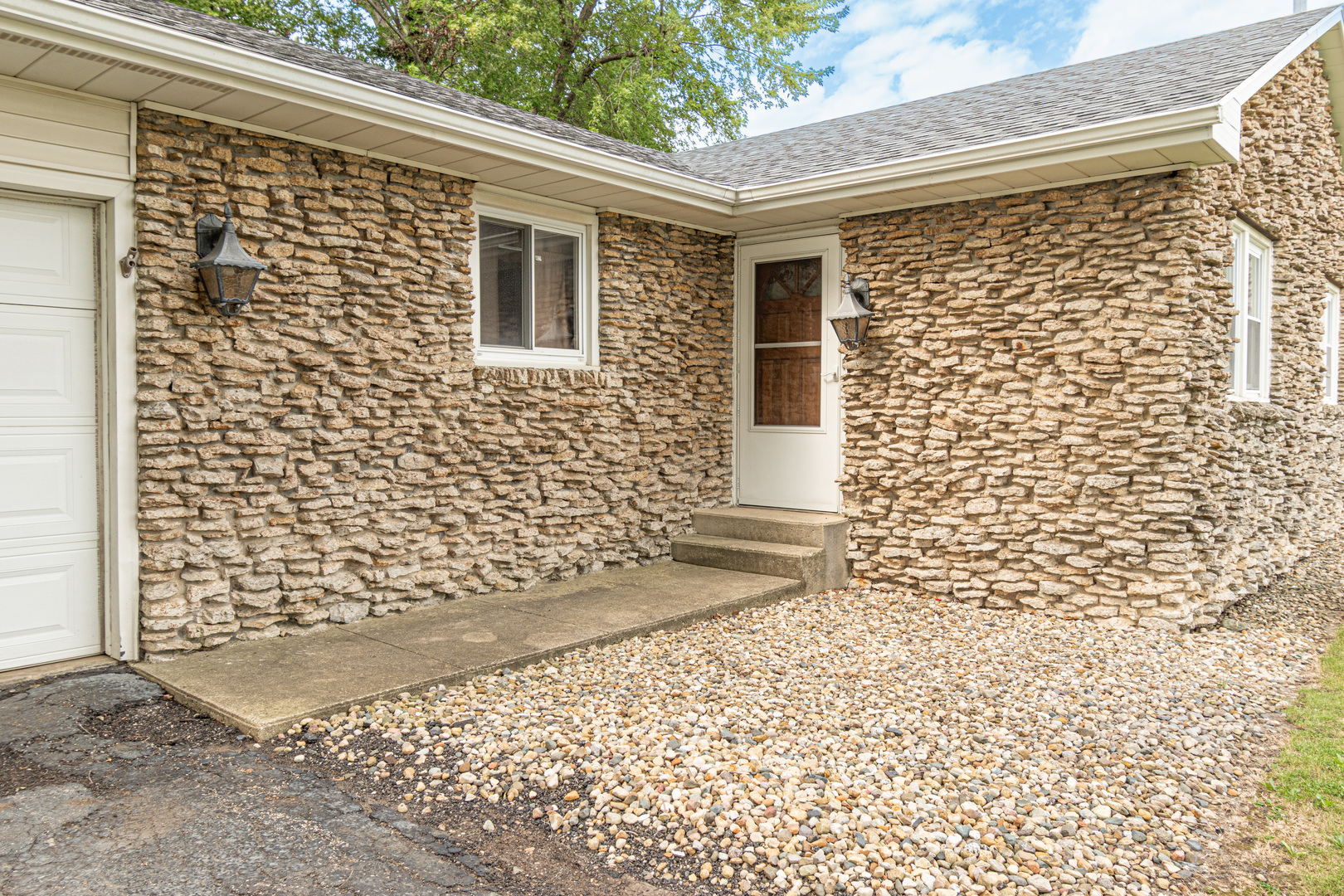 201 W Elk Street Property Photo 8