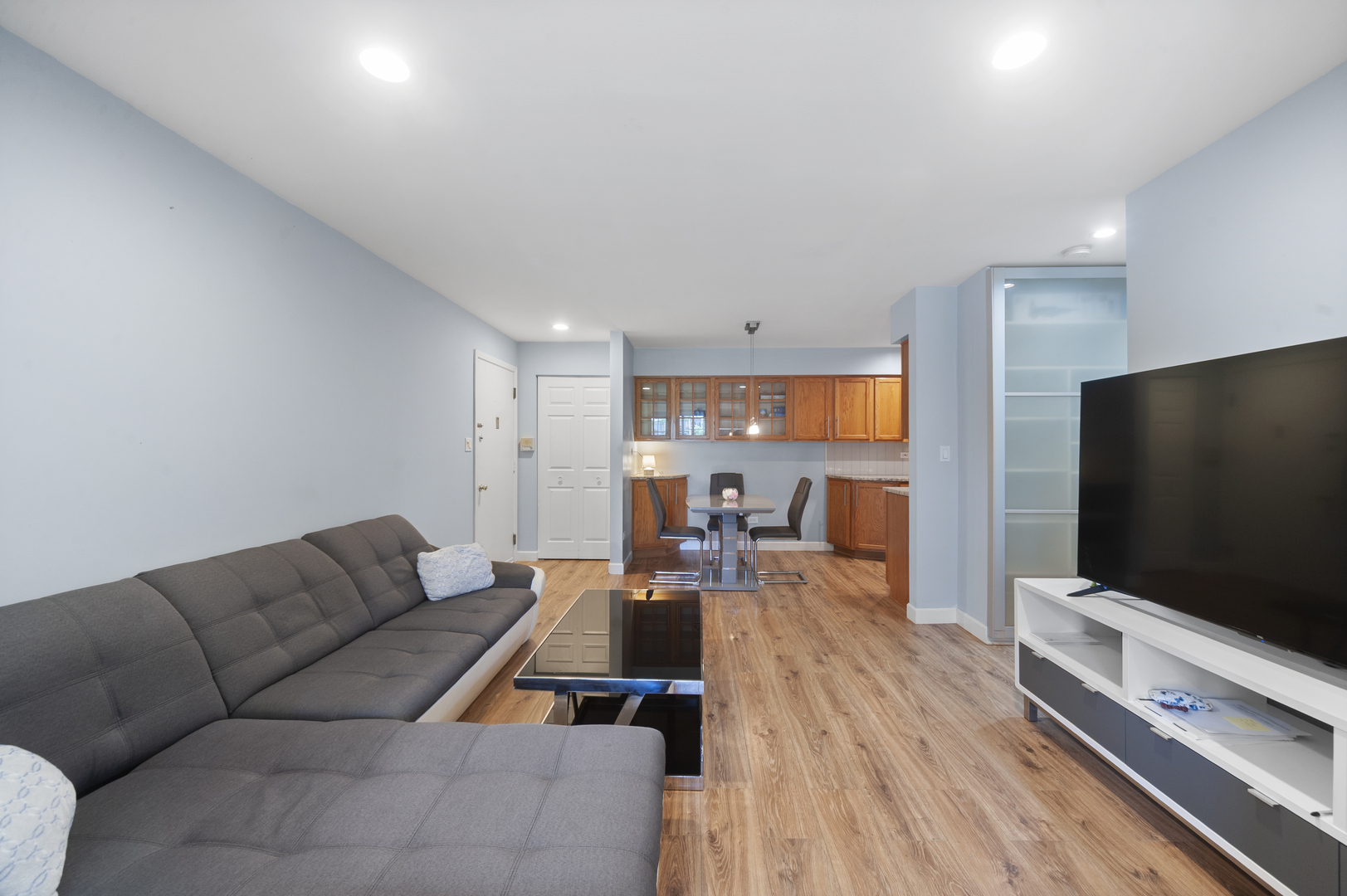 1617 N Windsor Drive 208 Property Photo 6