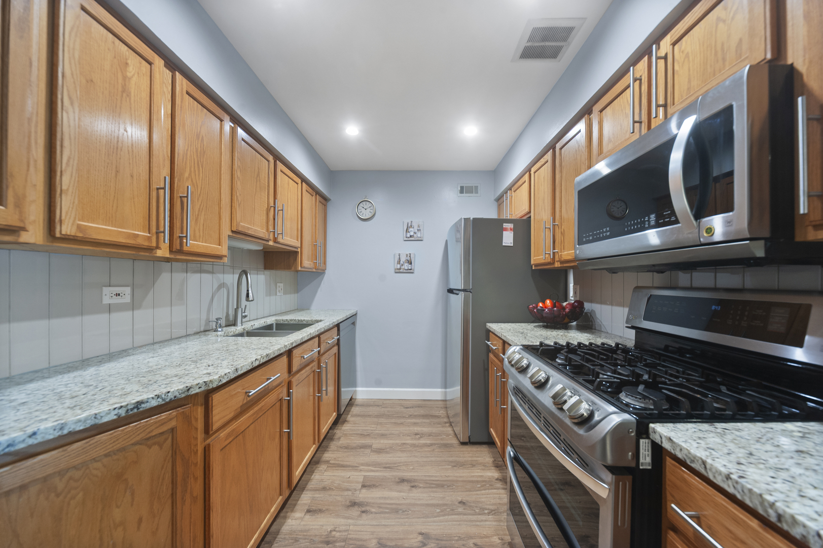 1617 N Windsor Drive 208 Property Photo 7