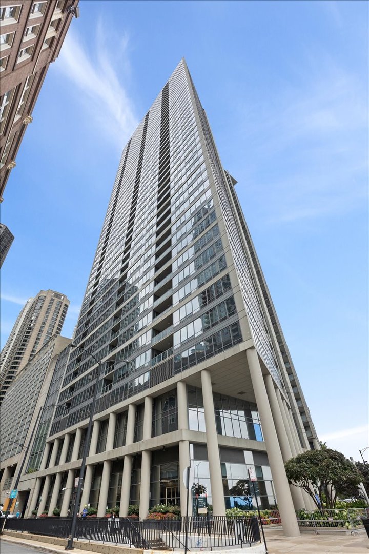 600 N Lake Shore Drive 1110 Property Photo 1