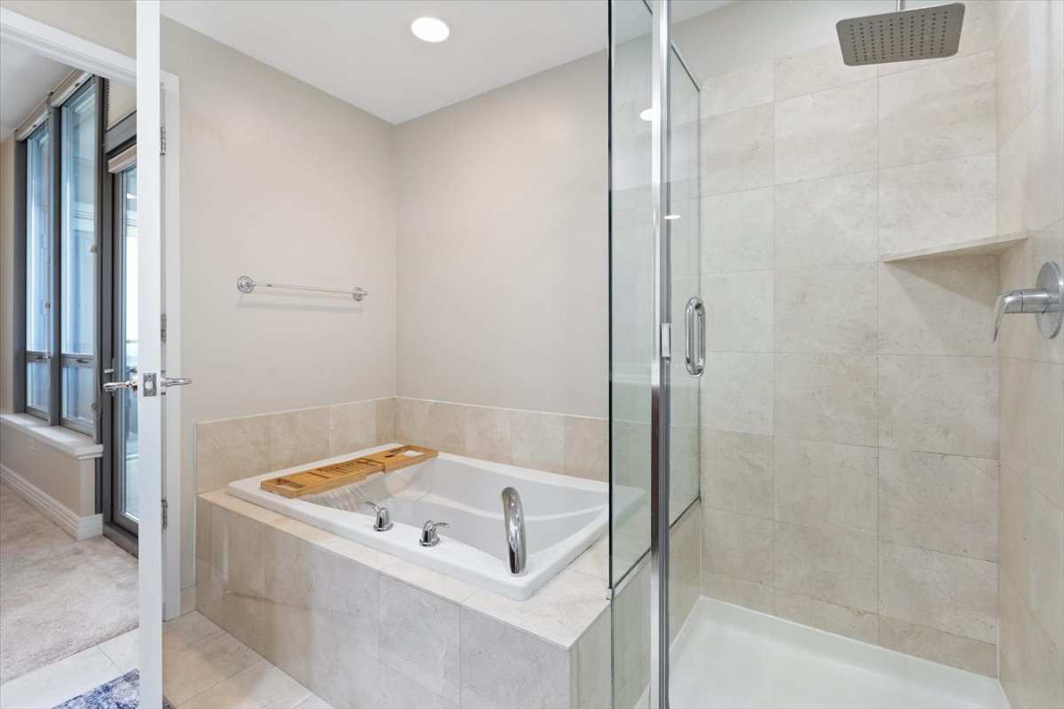 600 N Lake Shore Drive 1110 Property Photo 10