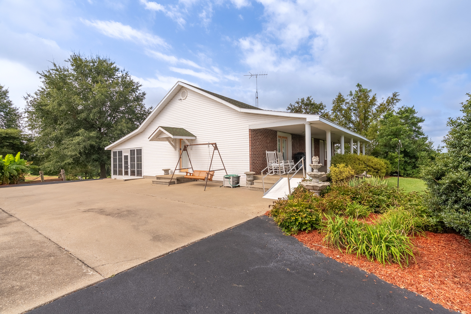4202 Walnut Lane Property Photo 3