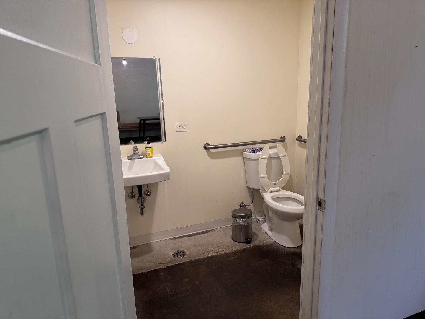 869 N Larrabee Street Property Photo 6