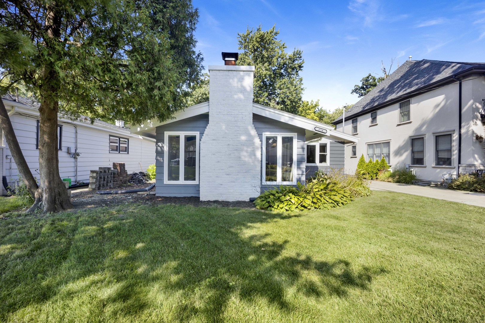 376 N West Avenue Property Photo 1