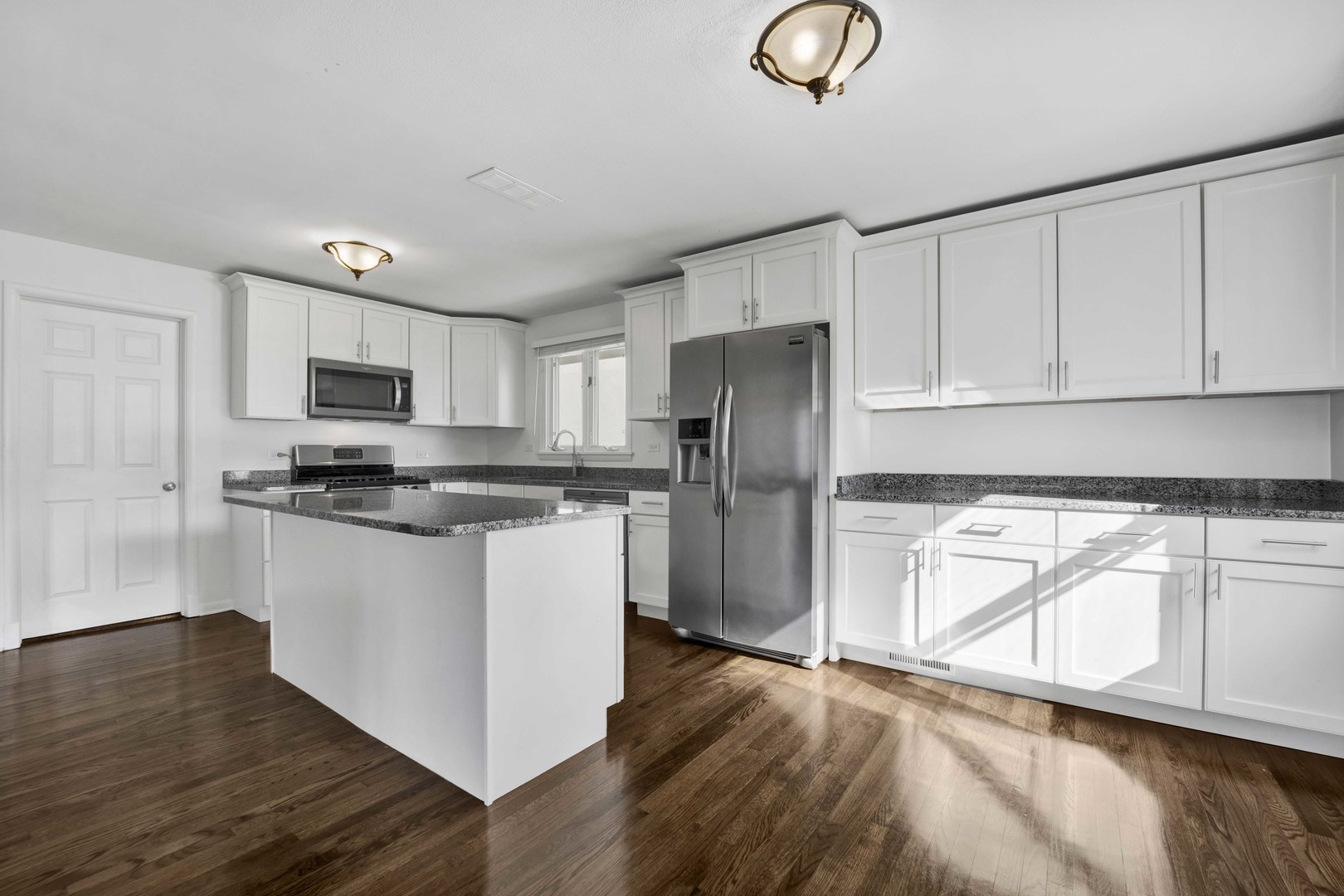 376 N West Avenue Property Photo 12