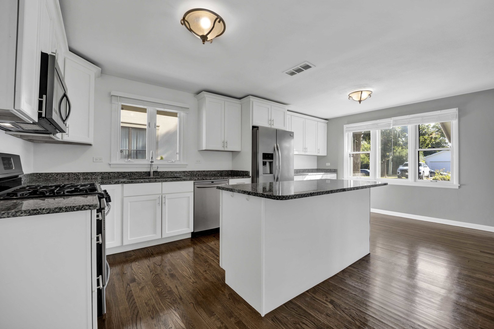 376 N West Avenue Property Photo 14