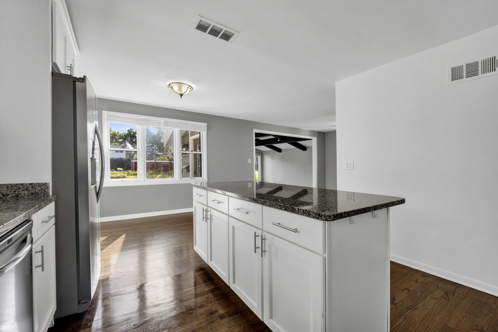 376 N West Avenue Property Photo 15