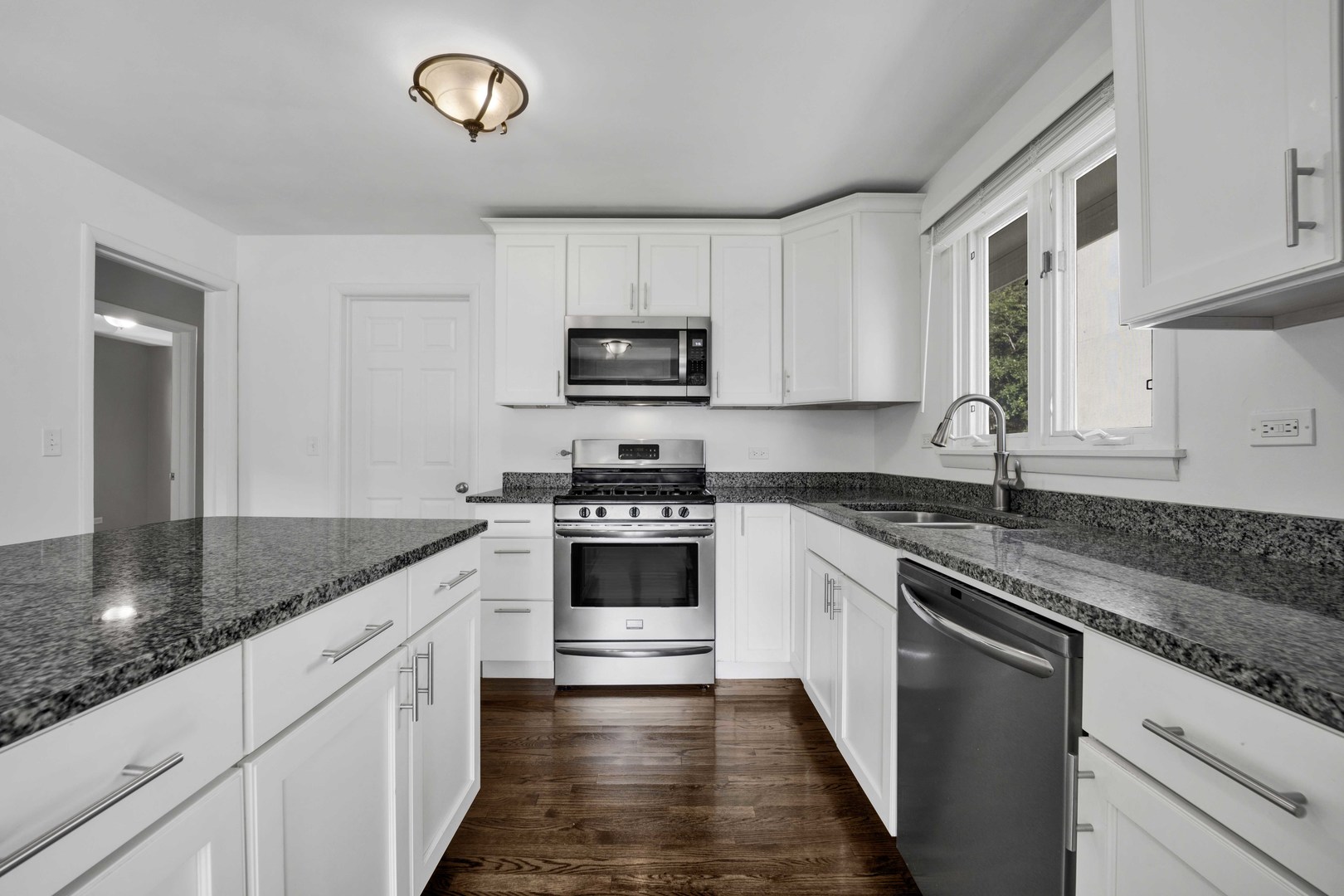376 N West Avenue Property Photo 16