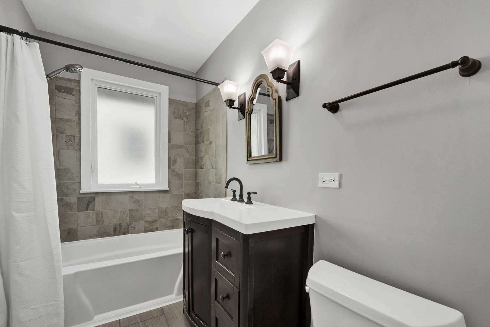 376 N West Avenue Property Photo 21