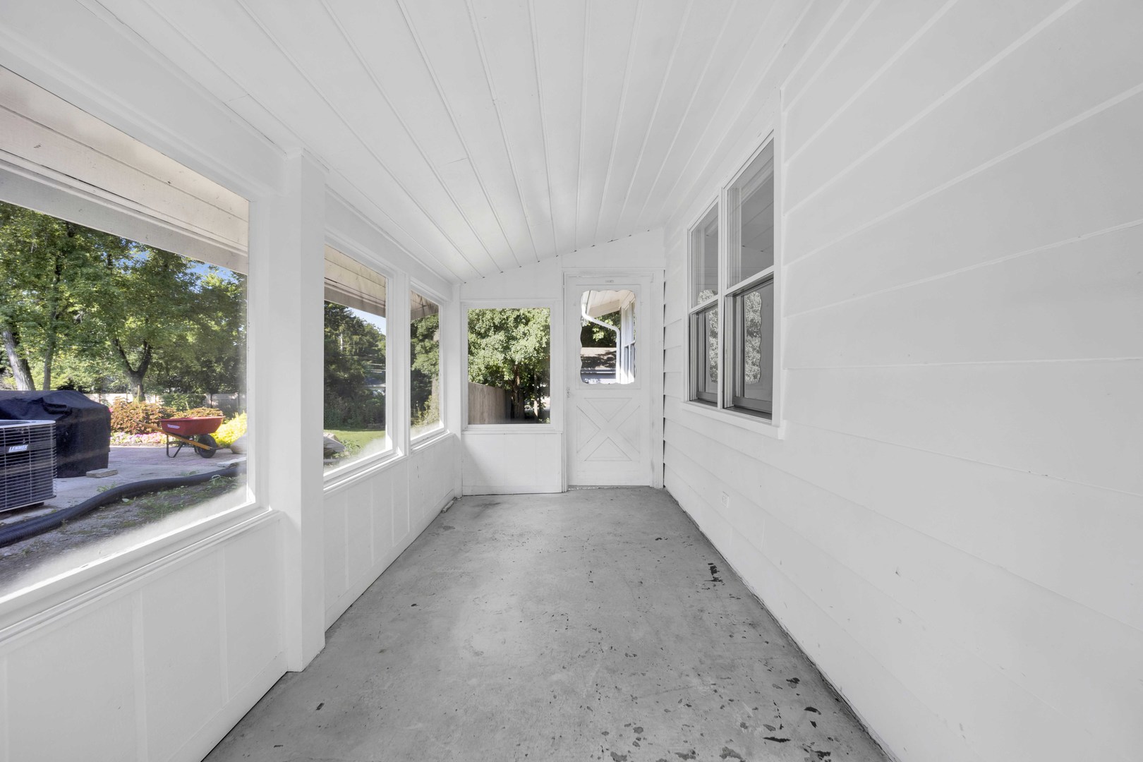 376 N West Avenue Property Photo 22