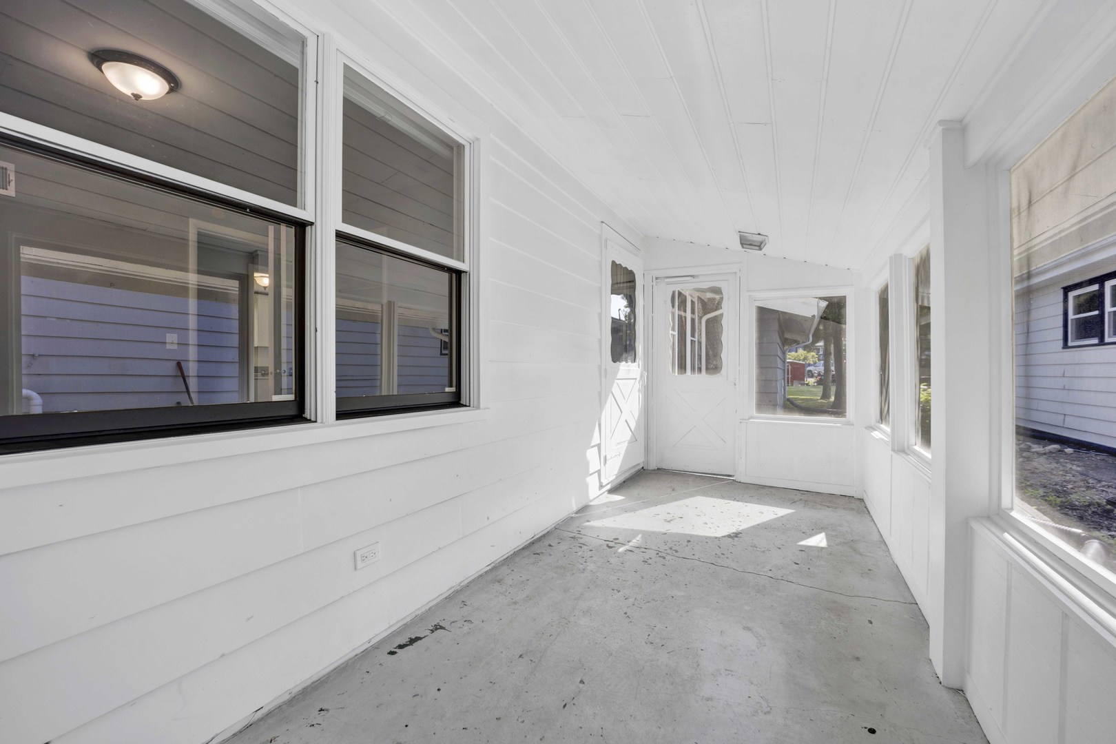 376 N West Avenue Property Photo 23