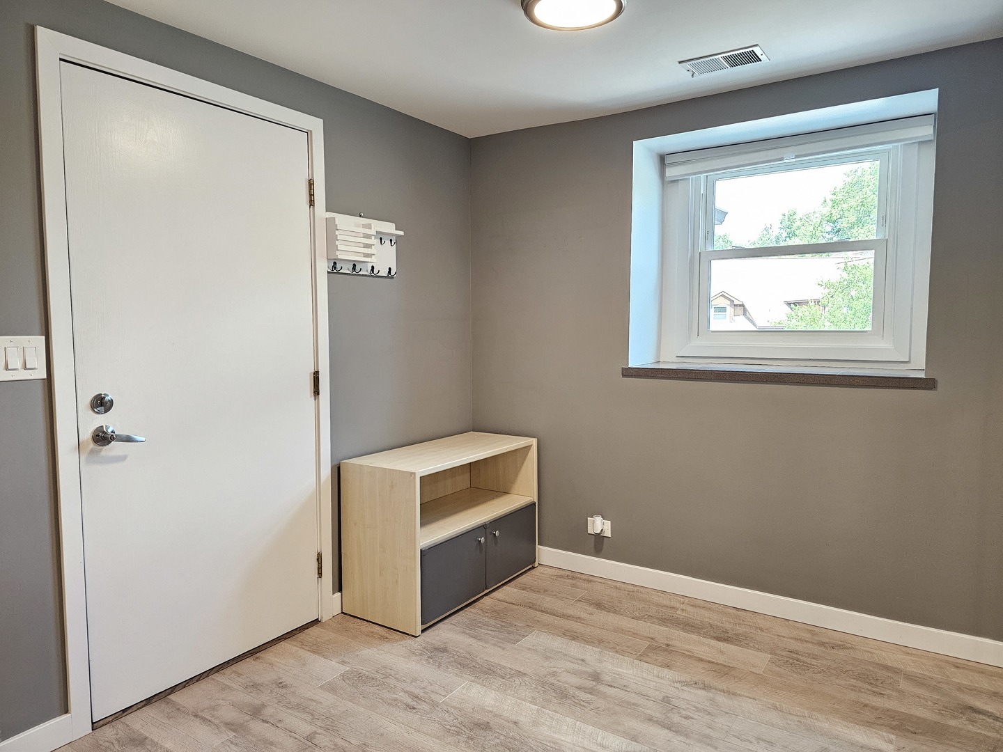 183 Grove Avenue C Property Photo 2